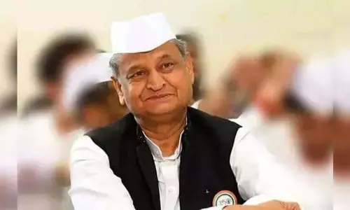 गांधीवादी गहलोत ने खुली छूट दे रखी है लूट की, कुर्सी से बेदखल नही करदे नकारा और निकम्मा