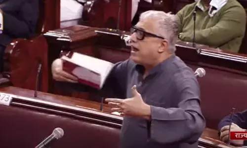 Winter Session: राज्यसभा में फिर हंगामा, TMC सांसद डेरेक ओ ब्रायन ने फेंकी रूलबुक, पूरे सत्र के लिए हुए सस्पेंड Winter Session: राज्यसभा में फिर हंगामा, TMC सांसद डेरेक ओ ब्रायन ने फेंकी रूलबुक, पूरे सत्र के लिए हुए सस्पेंड