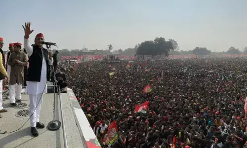 मैनपुरी में योगी सरकार पर बरसे अखिलेश मैनपुरी में योगी सरकार पर बरसे अखिलेश