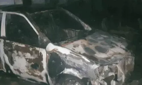 कार के अंदर सिगरेट पी, जिंदा जलकर मरे दो लोग