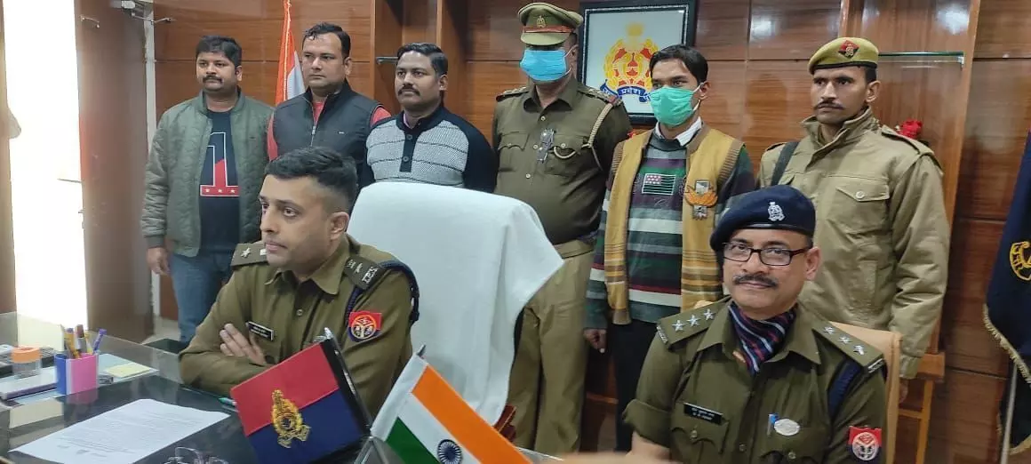 महिला की हत्या का कासगंज पुलिस ने सनसनीखेज खुलासा, पति ने नहीं तीसरे ने कर दी हत्या