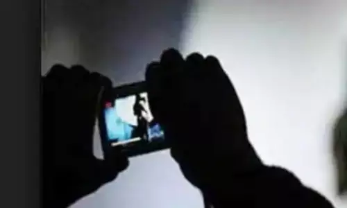 दलित लड़की का अश्लील वीडियो बनाकर ब्लैकमेल कियाऔर फिर... दलित लड़की का अश्लील वीडियो बनाकर ब्लैकमेल कियाऔर फिर...