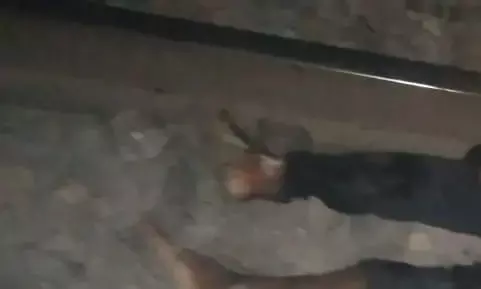 शौच करने गए युवक की रेल लाइन के किनारे मिली लाश शौच करने गए युवक की रेल लाइन के किनारे मिली लाश