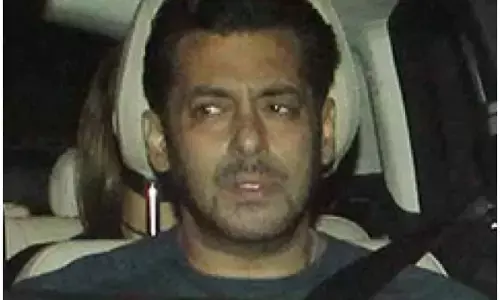 सलमान खान को सांप ने कांटा, अब कैसी है भाईजान की सेहत? सलमान खान को सांप ने कांटा, अब कैसी है भाईजान की सेहत?