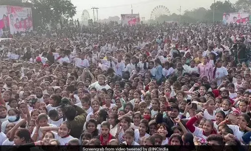 i am a girl :लड़की हूं, लड़ सकती हूं, प्रियंका गांधी के आह्वान पर UP सरकार के आदेश को धत्ता बता मैराथन में उमड़ी युवतियां की भीड़ i am a girl :लड़की हूं, लड़ सकती हूं, प्रियंका गांधी के आह्वान पर UP सरकार के आदेश को धत्ता बता मैराथन में उमड़ी युवतियां की भीड़