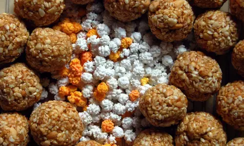 Winter Season & Til Gud: स्वाद जगाए! घर में बनायें तिल-गुड़ के स्वादिष्ट एवं स्वास्थ्यवर्धक लड्डू और गजक! जानें इन्हें बनाने की आसान विधि!