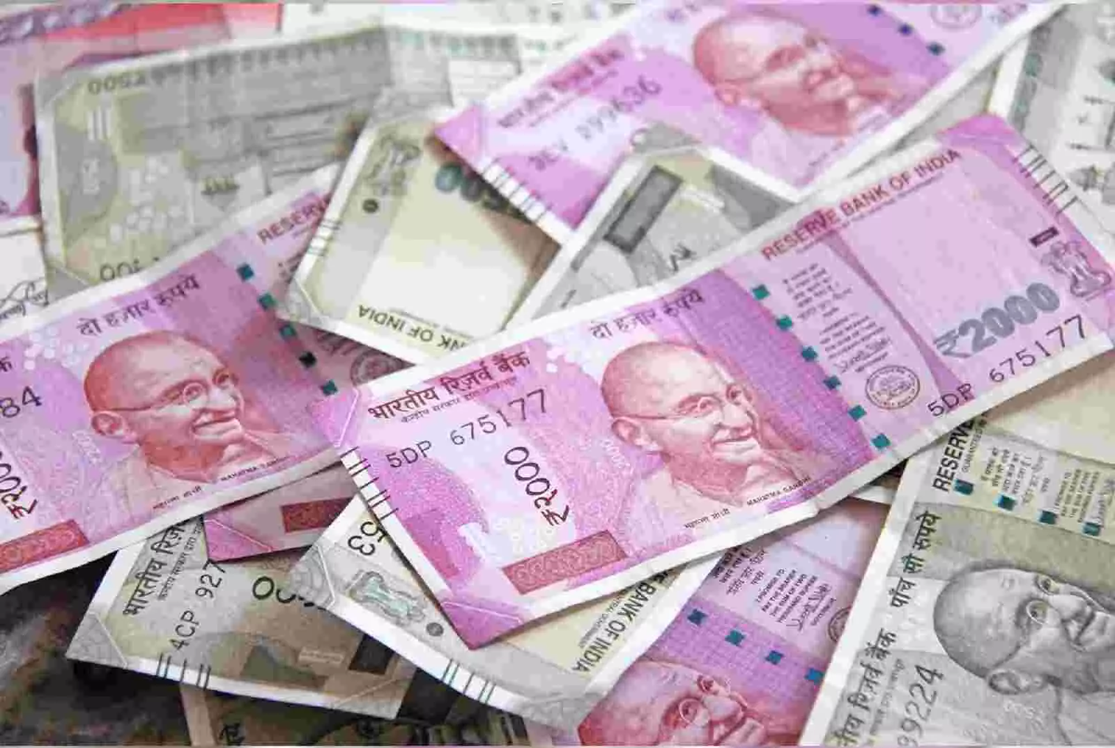 1 साल में 500 रुपए के नकली नोटों में 100% तो 2 हजार के नकली नोटों में 50% बढोतरी