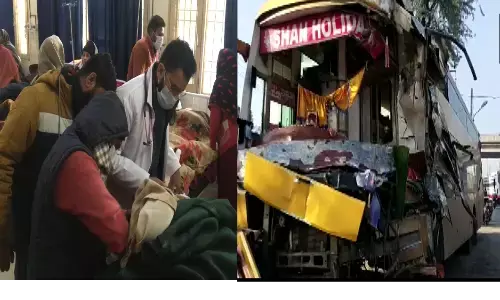 कटरा से दिल्ली जा रहीं तीन टूरिस्ट बसें टकराईं, पांच लोगों की मौत, कई घायल कटरा से दिल्ली जा रहीं तीन टूरिस्ट बसें टकराईं, पांच लोगों की मौत, कई घायल