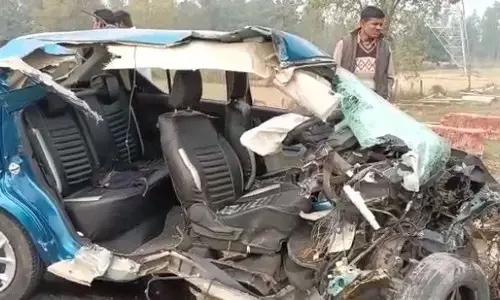 ट्राला व कार की हुई भीषण टक्कर, ड्राइवर की दर्दनाक मौत तीन घायल ट्राला व कार की हुई भीषण टक्कर, ड्राइवर की दर्दनाक मौत तीन घायल