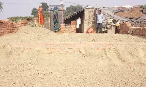 सरकारी जमीन के कब्जे पर एसडीएम ने कहा मैं क्या करूँ : नगर पंचायत की है वही जाने सरकारी जमीन के कब्जे पर एसडीएम ने कहा मैं क्या करूँ : नगर पंचायत की है वही जाने