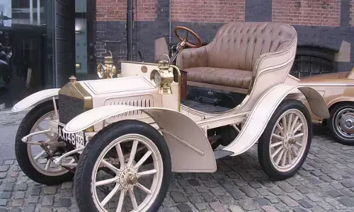 दुनिया की सबसे महंगी कार बनाने वाली कंपनी Rolls Royce के बारे में ये 10 दिलचस्प बातें आप नहीं जानते होंगे