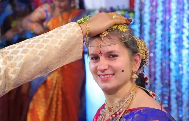 भारतीय लड़के पर आया दिल! 5000 KM दूर से शादी करने आई विदेशी दुल्हन