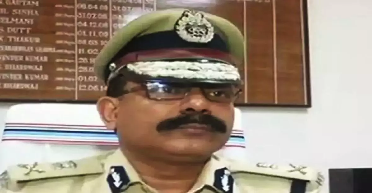 मां बाप की मर्जी से करें शादी,वरना वेश्यावृत्ति में जाना पड़ सकता है बेटियों को बिहार DGP की नसीहत मां बाप की मर्जी से करें शादी,वरना वेश्यावृत्ति में जाना पड़ सकता है बेटियों को बिहार DGP की नसीहत