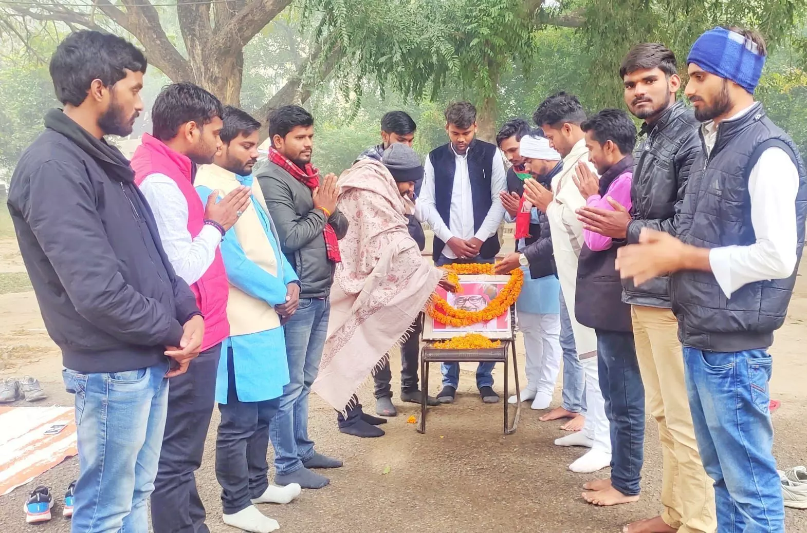 अनशन स्थल पर मनी राज नारायण की पुण्डतिथि एवं छात्र छात्राओं को नव वर्ष की दी अनशन कारियों ने बधाई एवं शुभकामनाएं अनशन स्थल पर मनी राज नारायण की पुण्डतिथि एवं छात्र छात्राओं को नव वर्ष की दी अनशन कारियों ने बधाई एवं शुभकामनाएं