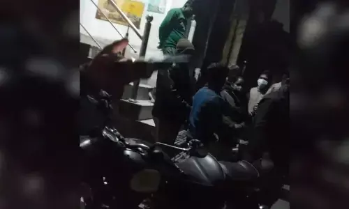 स्पा सेंटरों की आड़ में चल रहा था सेक्स रैकेट, केबिन में आपत्तिजनक हालत में मिलीं युवतियां स्पा सेंटरों की आड़ में चल रहा था सेक्स रैकेट, केबिन में आपत्तिजनक हालत में मिलीं युवतियां