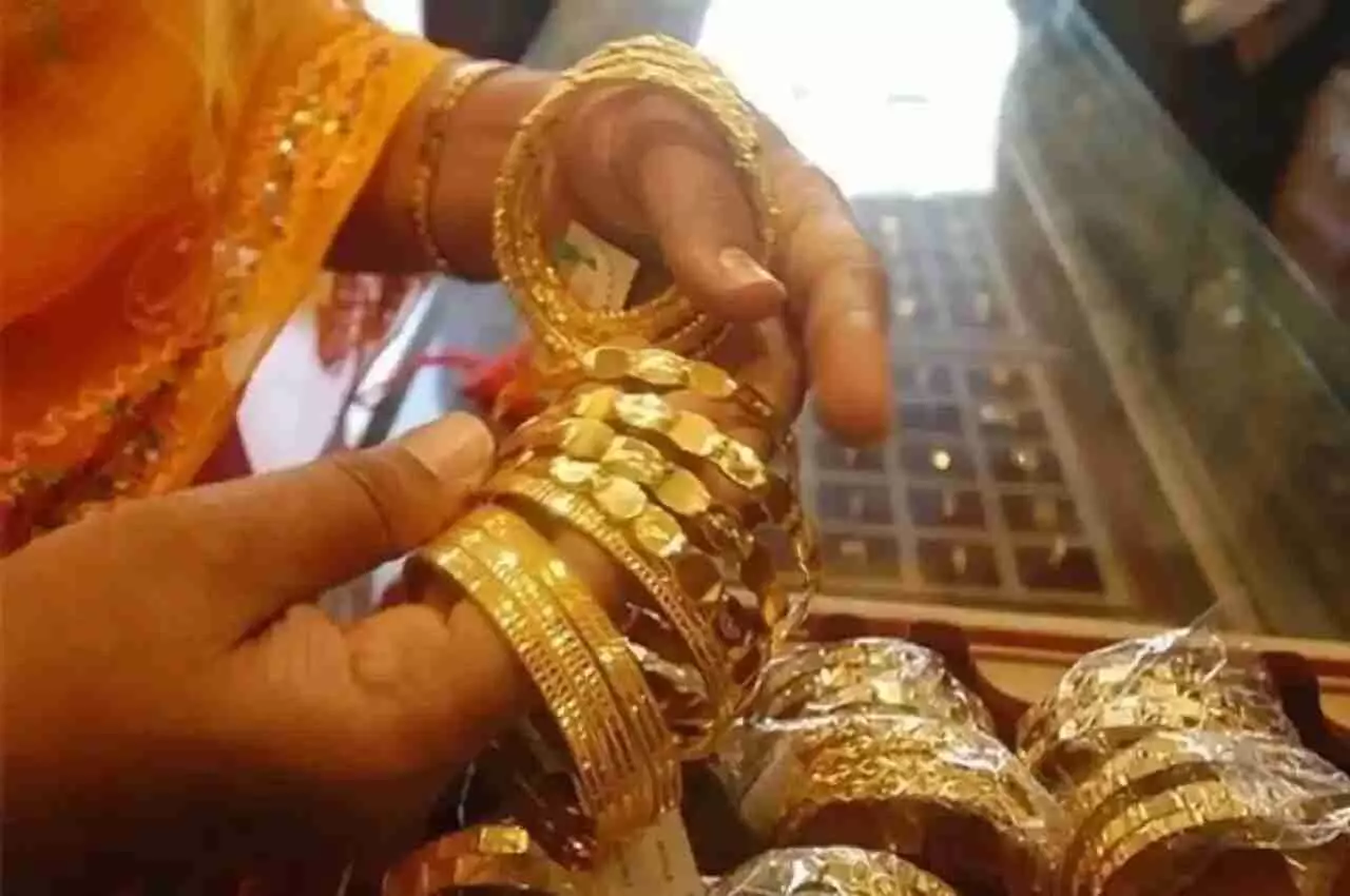 Gold Price: सोना खरीदारों की लगी लॉटरी, 6 साल में पहली बार दर्ज की गई है इतनी बड़ी गिरावट!