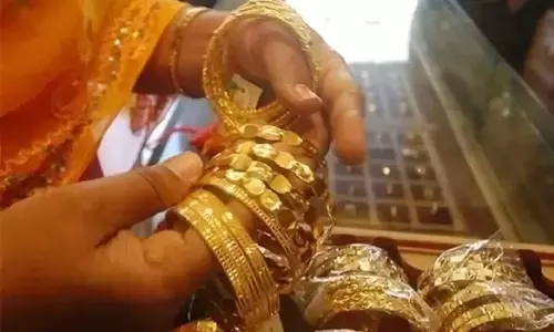 Gold Price: सोना खरीदारों की लगी लॉटरी, 6 साल में पहली बार दर्ज की गई है इतनी बड़ी गिरावट! Gold Price: सोना खरीदारों की लगी लॉटरी, 6 साल में पहली बार दर्ज की गई है इतनी बड़ी गिरावट!