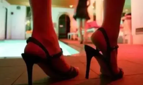 सेक्स रैकेट का पर्दाफाश, लॉज में चल रहा था धंधा