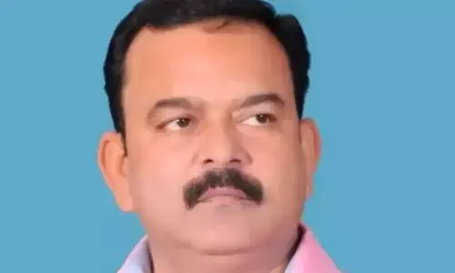 सपा नेता फिरोज खान की गला रेतकर हत्या, तनाव को देखते हुए भारी फोर्स तैनात सपा नेता फिरोज खान की गला रेतकर हत्या, तनाव को देखते हुए भारी फोर्स तैनात