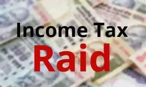 आगरा में आयकर विभाग का छापा, मिला जमीनों के कागजातों का जखीरा आगरा में आयकर विभाग का छापा, मिला जमीनों के कागजातों का जखीरा