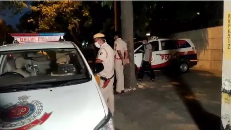 दिल्ली: पति से झगड़े के बाद सुसाइड कर रही थी महिला, तभी पहुंची पुलिस, फिर...