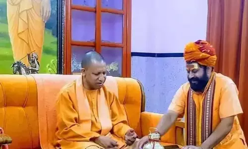Announcement of contesting the election of CM Yogi Adityanath: सीएम योगी के चुनाव में उतरने की बात को लेकर 2 धड़ाें में बंटे संत