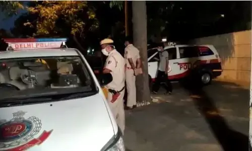 दिल्ली: पति से झगड़े के बाद सुसाइड कर रही थी महिला, तभी पहुंची पुलिस, फिर...