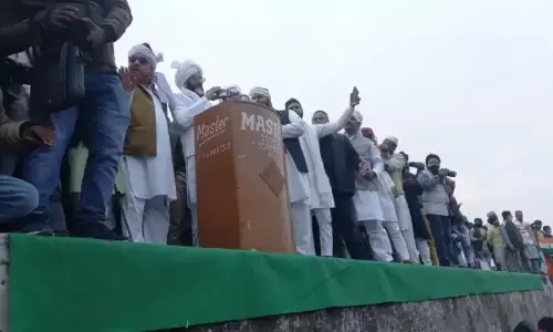 ये लोग कौन हैं! जो बोले-योगी जी अपनी पुलिस को भेजो, हम यहीं खड़े रहेंगे ये लोग कौन हैं! जो बोले-योगी जी अपनी पुलिस को भेजो, हम यहीं खड़े रहेंगे