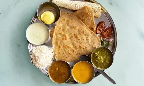 खाना खाते वक्त न करें यह काम, नहीं तो हो सकते हैं कंगाल, जानिए!