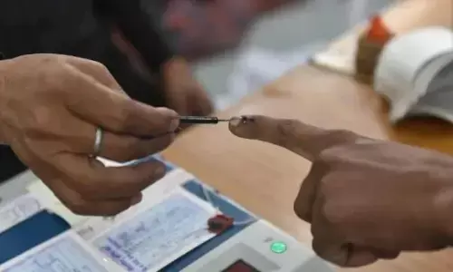 चुनाव आयोग ने बताया तरीका, कोरोना पॉजिटिव लोग कैसे डालेंगे वोट? चुनाव आयोग ने बताया तरीका, कोरोना पॉजिटिव लोग कैसे डालेंगे वोट?