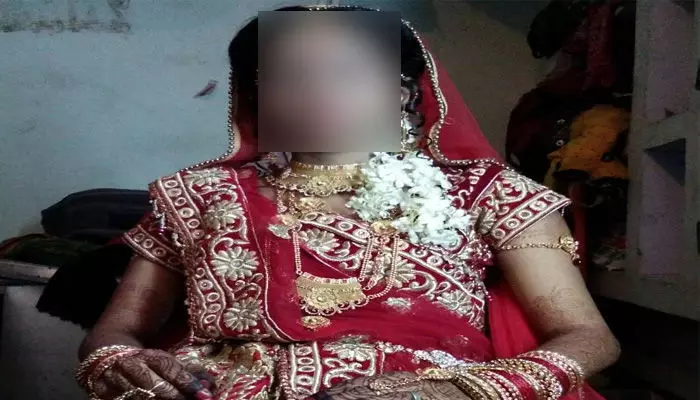 UP News: दहेज के लिए नई दुल्हन को उतारा मौत के घाट, ससुराल वाले फरार UP News: दहेज के लिए नई दुल्हन को उतारा मौत के घाट, ससुराल वाले फरार