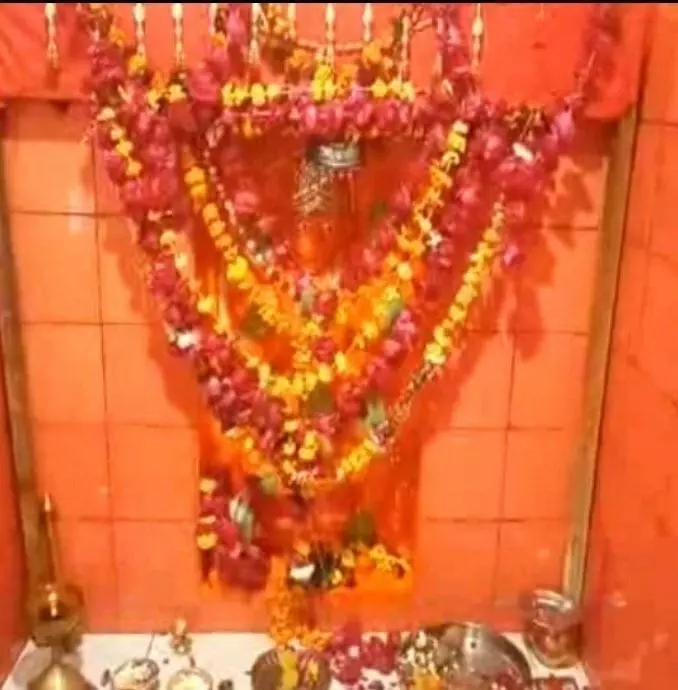 पसीना वाले हनुमान जी का ऐतिहासिक मंदिर का वर्णन, जानें कहां पर है ये स्थित पसीना वाले हनुमान जी का ऐतिहासिक मंदिर का वर्णन, जानें कहां पर है ये स्थित