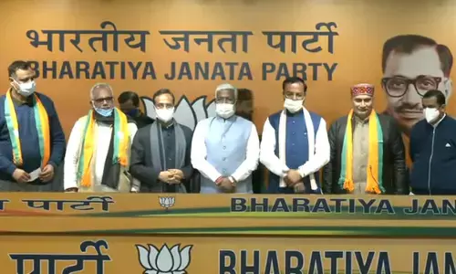 UP Elections : कांग्रेस MLA नरेश सैनी, सपा MLA हरिओम यादव और पूर्व MLA धर्मपाल यादव बीजेपी में शामिल