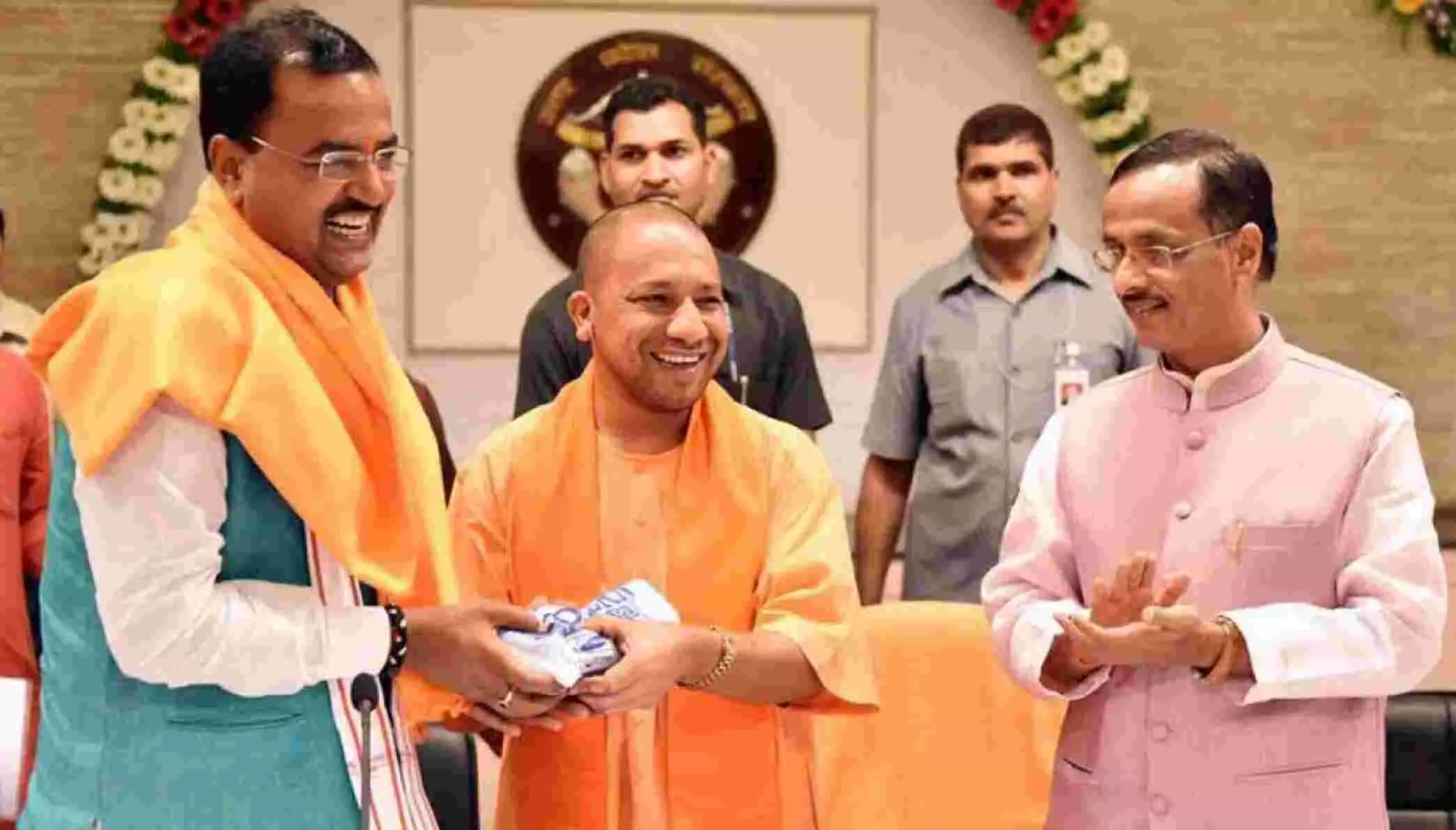 योगी, केशव प्रसाद और दिनेश शर्मा भी उतरेंगे चुनाव मैदान में, यूपी में भाजपा ने तय किए 172 उम्मीदवार योगी, केशव प्रसाद और दिनेश शर्मा भी उतरेंगे चुनाव मैदान में, यूपी में भाजपा ने तय किए 172 उम्मीदवार