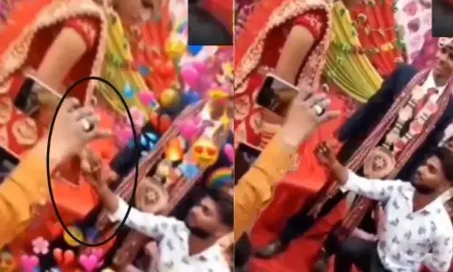 Video: दूल्हे के सामने ही दूसरे बंदे ने दुल्हन को कर दिया प्रपोज, सब रह गए हक्‍का-बक्‍का