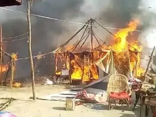 ब्रेकिंग न्यूज: माघ मेला में लगी आग, सिलेंडर फटने से दो पंडाल जले