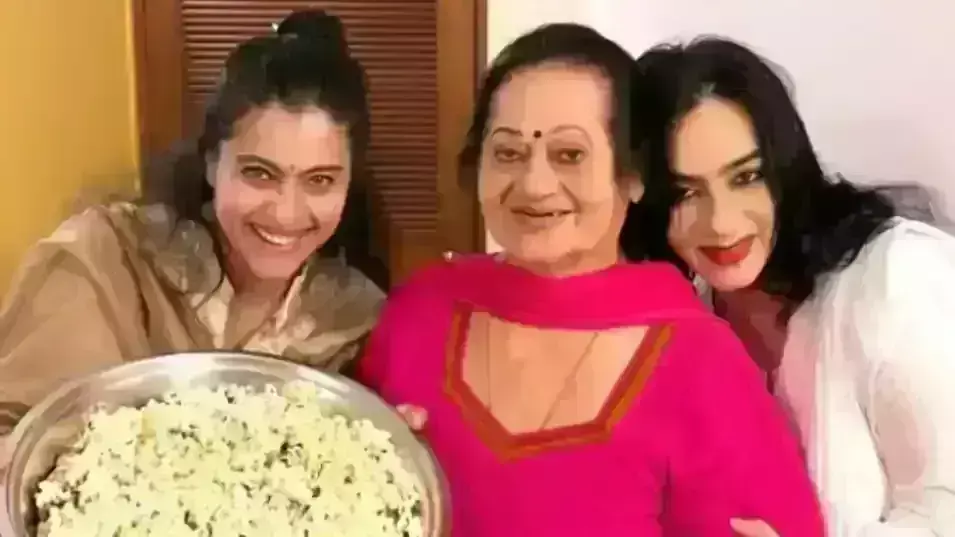 काजोल ने शेयर की लोहड़ी सेलेब्रेशन की तस्वीर, यूजर्स बोले- अजय देवगन ने सलवार सूट क्यों पहना है काजोल ने शेयर की लोहड़ी सेलेब्रेशन की तस्वीर, यूजर्स बोले- अजय देवगन ने सलवार सूट क्यों पहना है