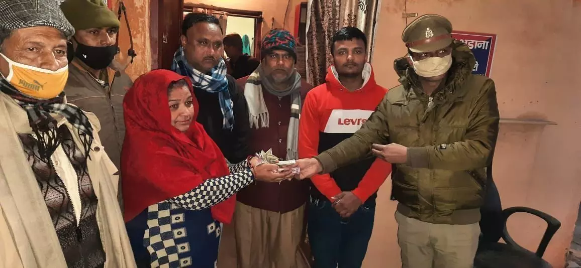 Saharanpur News: सहारनपुर पुलिस का सराहनीय कार्य, सड़क पर मिली नगदी और सोने की चैन वापिस लौटाई