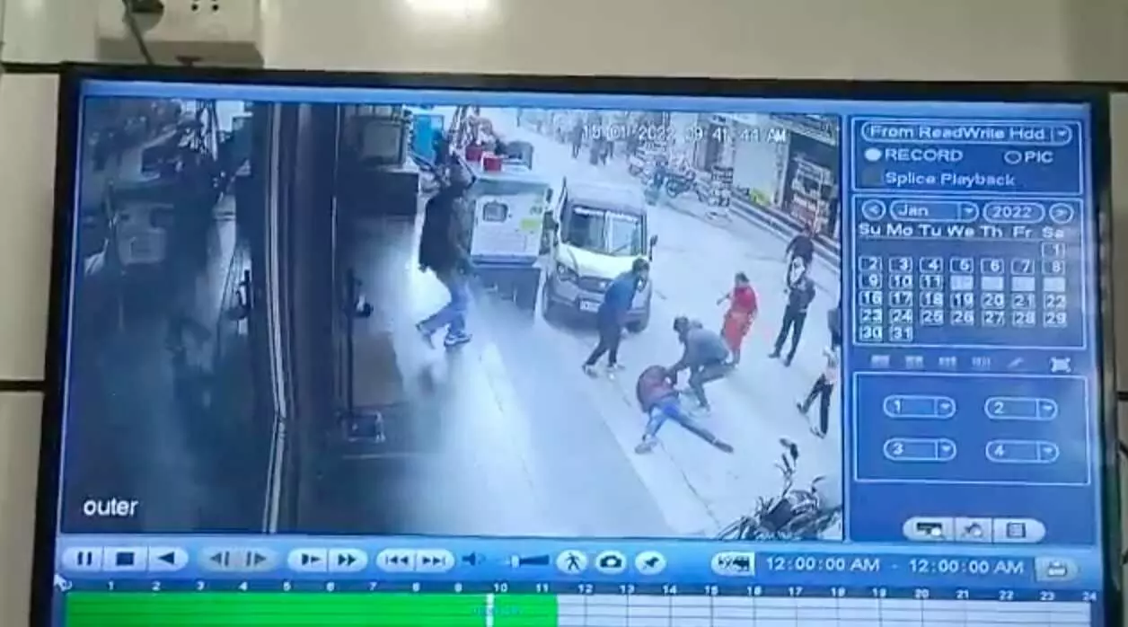 कोटा में छात्रा के सुसाइड का दहलाने वाला VIDEO: पिता मना करते रहे, जैसे ही बचाने भागे बेटी ने 5वीं मंजिल से छलांग लगा दी