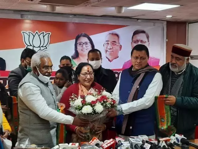 चुनाव से पहले उत्तराखंड में कांग्रेस को बड़ा झटका, महिला कांग्रेस अध्यक्ष सरिता आर्य हुईं बीजेपी में शामिल चुनाव से पहले उत्तराखंड में कांग्रेस को बड़ा झटका, महिला कांग्रेस अध्यक्ष सरिता आर्य हुईं बीजेपी में शामिल
