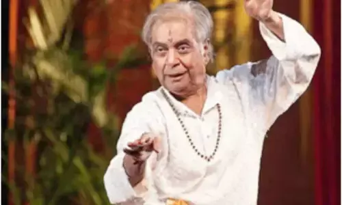 कथक सम्राट पद्म विभूषण पंडित बिरजू महाराज का निधन, उनसे जुड़ी 4 यादें कथक सम्राट पद्म विभूषण पंडित बिरजू महाराज का निधन, उनसे जुड़ी 4 यादें