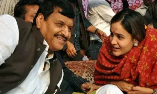 अपर्णा के BJP में जाने की अटकलों के बीच शिवपाल यादव ने दी सलाह, जानिए खुद किस चुनाव चिन्ह पर लडेंगे चुनाव? अपर्णा के BJP में जाने की अटकलों के बीच शिवपाल यादव ने दी सलाह, जानिए खुद किस चुनाव चिन्ह पर लडेंगे चुनाव?