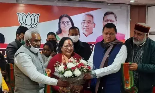 चुनाव से पहले उत्तराखंड में कांग्रेस को बड़ा झटका, महिला कांग्रेस अध्यक्ष सरिता आर्य हुईं बीजेपी में शामिल