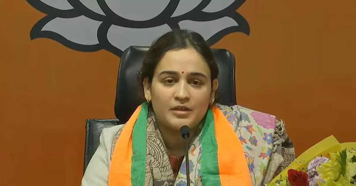 Aparna Yadav BJP : बीजेपी ज्वाइन करने के बाद अपर्णा यादव बोलीं- मेरे लिए राष्ट्रधर्म सबसे ऊपर, अब मैं राष्ट्र का काम करने जा रही हूं