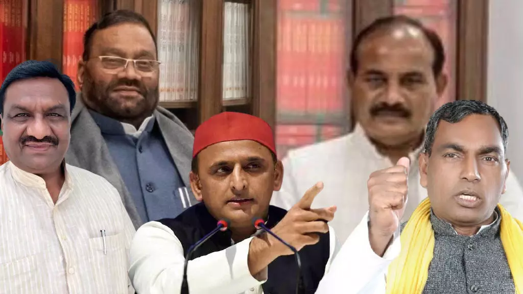 UP Election 2022: पिछड़ों ने भाजपा की हिन्दू मुस्लिम पिच तोड़ दी UP Election 2022: पिछड़ों ने भाजपा की हिन्दू मुस्लिम पिच तोड़ दी