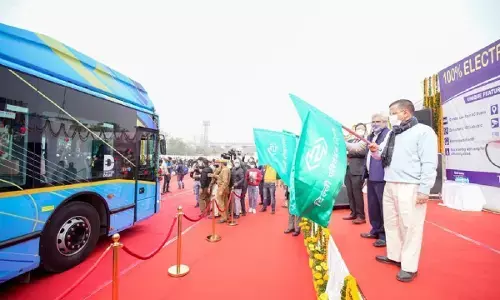 दिल्ली में सड़कों पर उतरी पहली इलेक्ट्रिक बस, जानिए क्या हैं खासियतें और क्या होगा इसका रूट