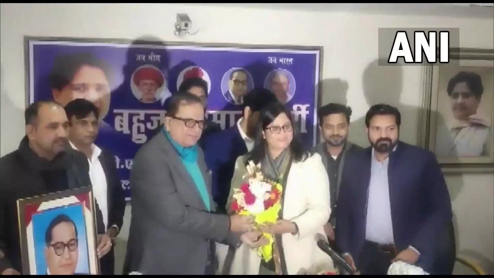 Seema Kushwaha Join BSP : निर्भया केस की वकील सीमा कुशवाहा बसपा में शामिल, सतीश चंद्र मिश्रा ने दिलाई सदस्यता