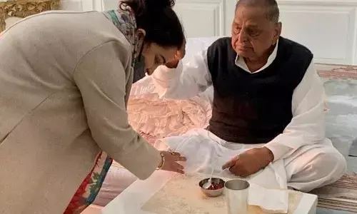 BJP рдореЗрдВ рдЬрд╛рдиреЗ рд╕реЗ рдкрд╣рд▓реЗ рдЕрдкрд░реНрдгрд╛ рдпрд╛рджрд╡ рдХреЛ рдореБрд▓рд╛рдпрдо рдиреЗ рдХреНрдпрд╛ рджреА рдереА рд╕рд▓рд╛рд╣, рдЦреБрдж рд╣реА рдЗрд╕рдХрд╛ рдХрд┐рдпрд╛ рдЦреБрд▓рд╛рд╕рд╛ BJP рдореЗрдВ рдЬрд╛рдиреЗ рд╕реЗ рдкрд╣рд▓реЗ рдЕрдкрд░реНрдгрд╛ рдпрд╛рджрд╡ рдХреЛ рдореБрд▓рд╛рдпрдо рдиреЗ рдХреНрдпрд╛ рджреА рдереА рд╕рд▓рд╛рд╣, рдЦреБрдж рд╣реА рдЗрд╕рдХрд╛ рдХрд┐рдпрд╛ рдЦреБрд▓рд╛рд╕рд╛