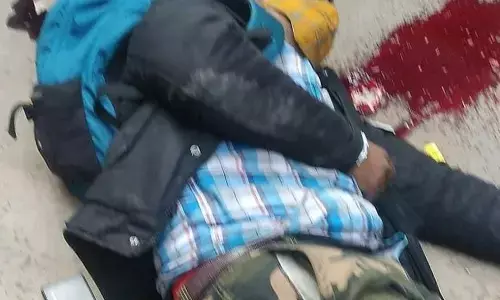 रेप के आरोपी की कचहरी गेट पर गोली मारकर हत्या रेप के आरोपी की कचहरी गेट पर गोली मारकर हत्या