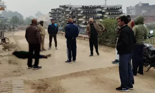 शव को कस्टडी में लेने से पहले सीमा विवाद में उलझी दो थाने की पुलिस, इस तरह निकला समाधान शव को कस्टडी में लेने से पहले सीमा विवाद में उलझी दो थाने की पुलिस, इस तरह निकला समाधान